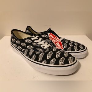 Men’s Black and White 11 Skateboard Shoes Sneakers New Blurred Logo